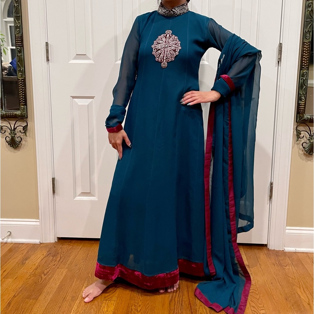 Long dress like with leggings/dupata